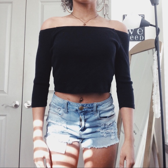 Tops - Black crop top🎈5for25 $